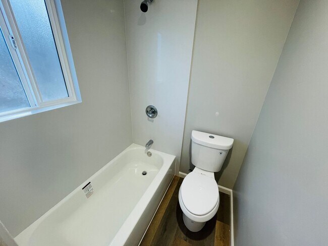 Building Photo - Pet friendly 2 bed 1 bath apartment for rent in South Lake Tahoe