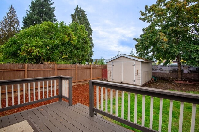 Building Photo - Newly-Remodeled 2 Bed, 1 Bath House