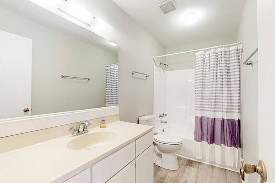 Building Photo - 3700 Golf Colony Ln