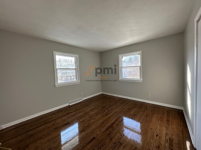 Building Photo - 1075 N 100 E