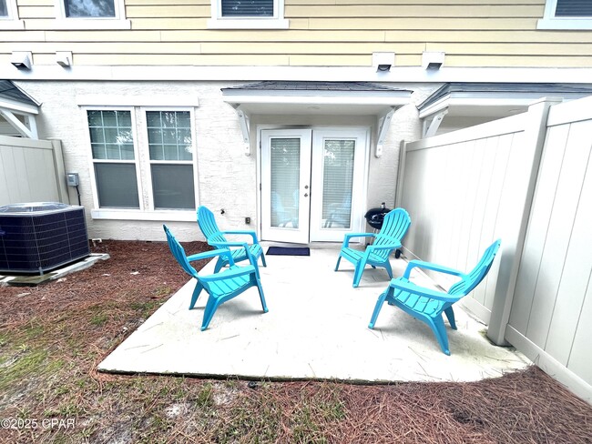 Building Photo - 231 Sand Oak Blvd