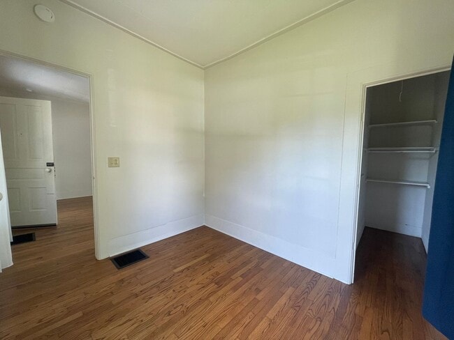 Building Photo - One Bedroom Apartment in Mattawan