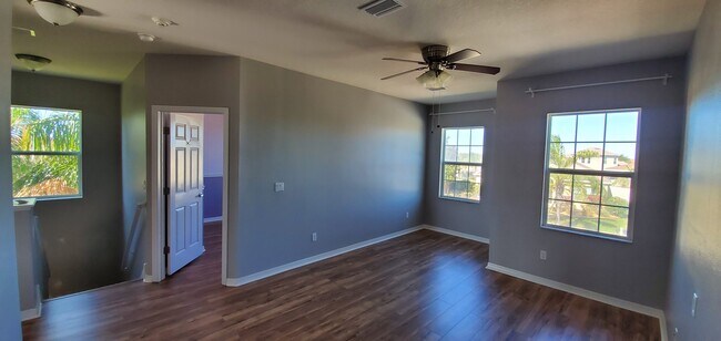 Building Photo - 811 Parker Den Dr