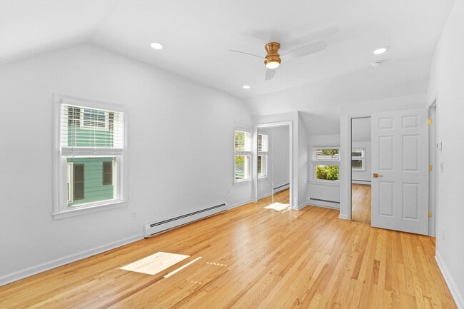 Building Photo - 116 Mary St