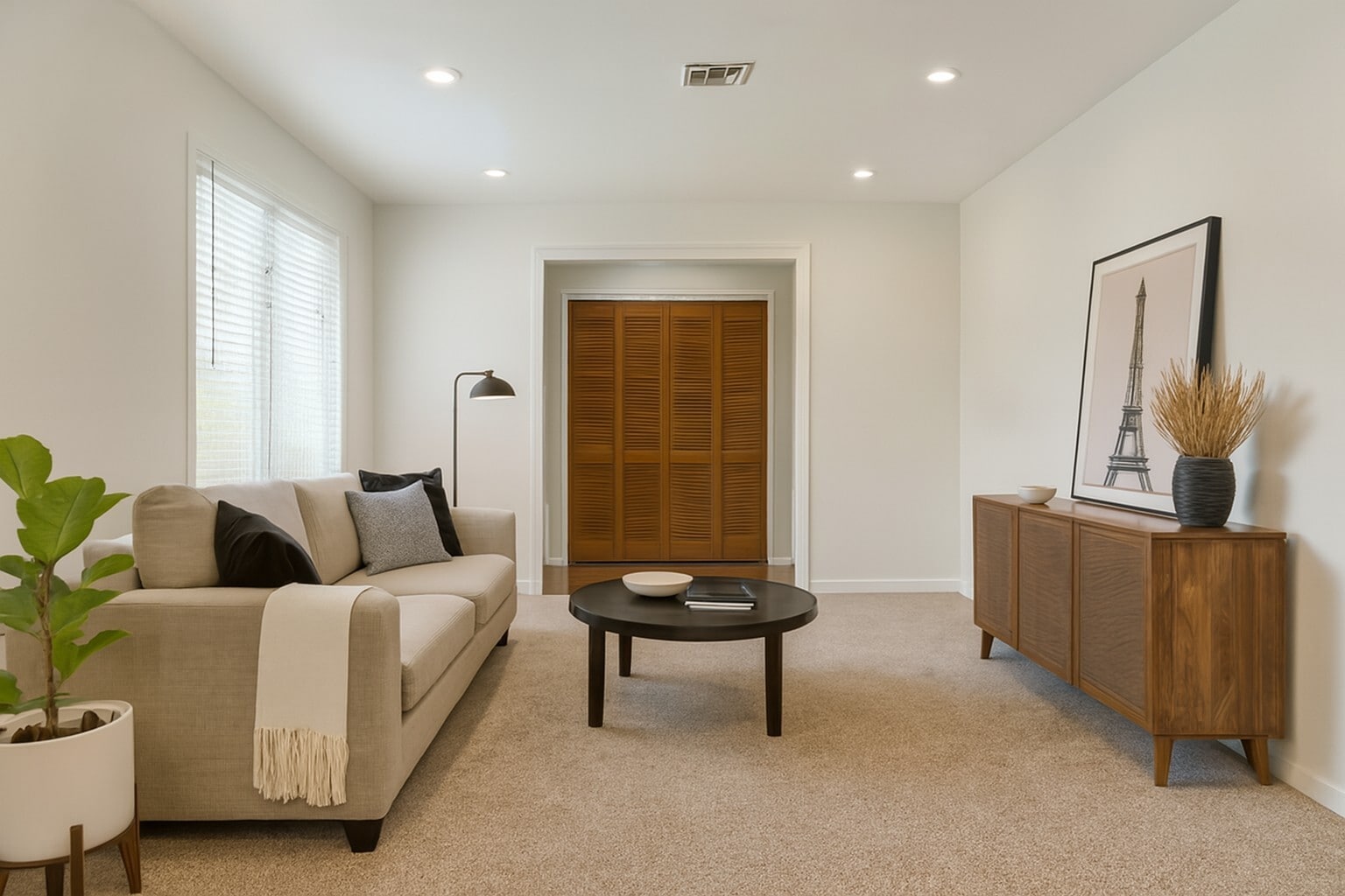 Living room - 3737 Hunting Creek Rd