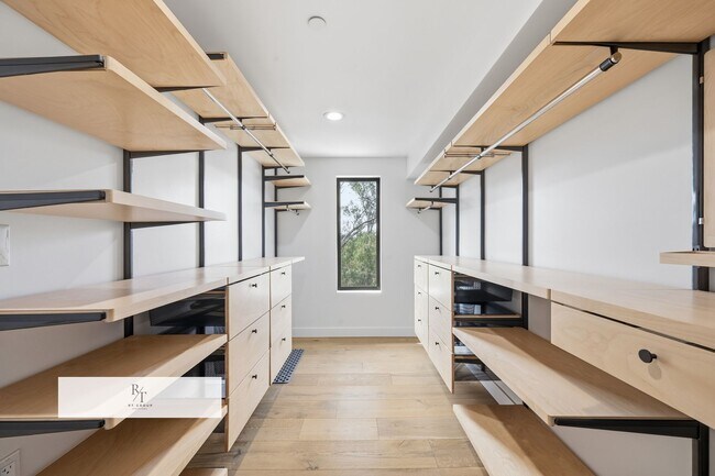 Building Photo - Luxury Modern Living with Stunning LA Skyline Views