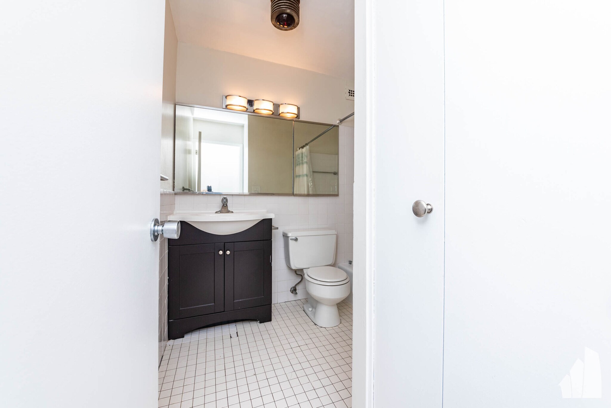 Building Photo - 5455 N Sheridan Rd