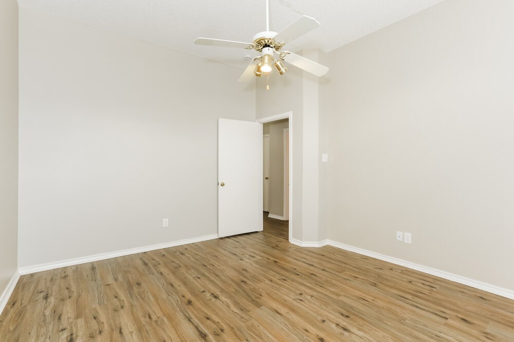Building Photo - 1211 Old Knoll Dr