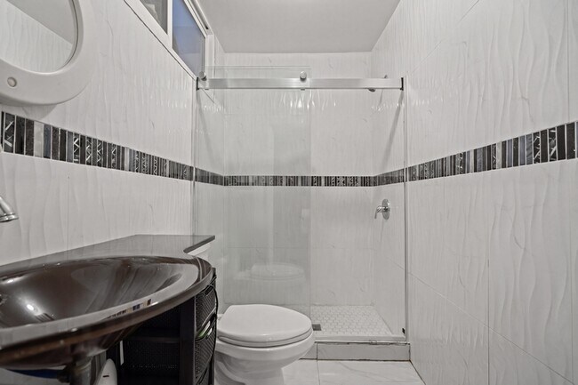 Building Photo - 414 59th St