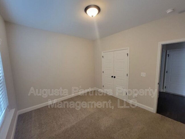 Building Photo - 257 Tulip Dr