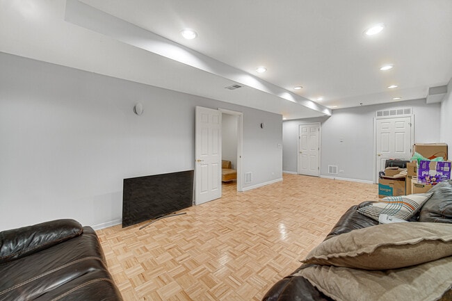 Building Photo - 1264 Sarah Blvd