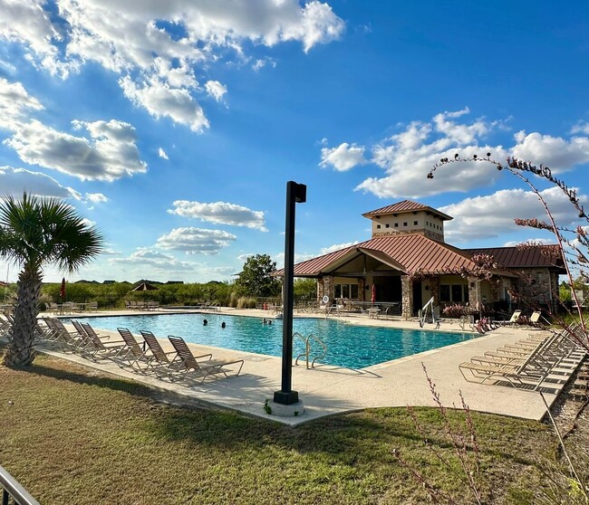 Building Photo - AVAILABLE NOW! 4 Bedroom / 2 Bath Home In ...