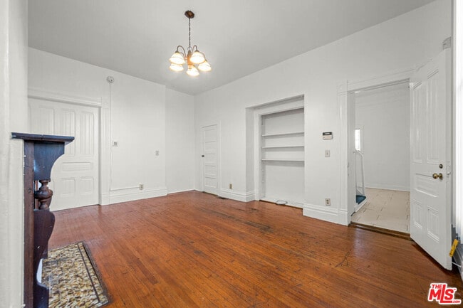 Building Photo - 1223 W 23rd St