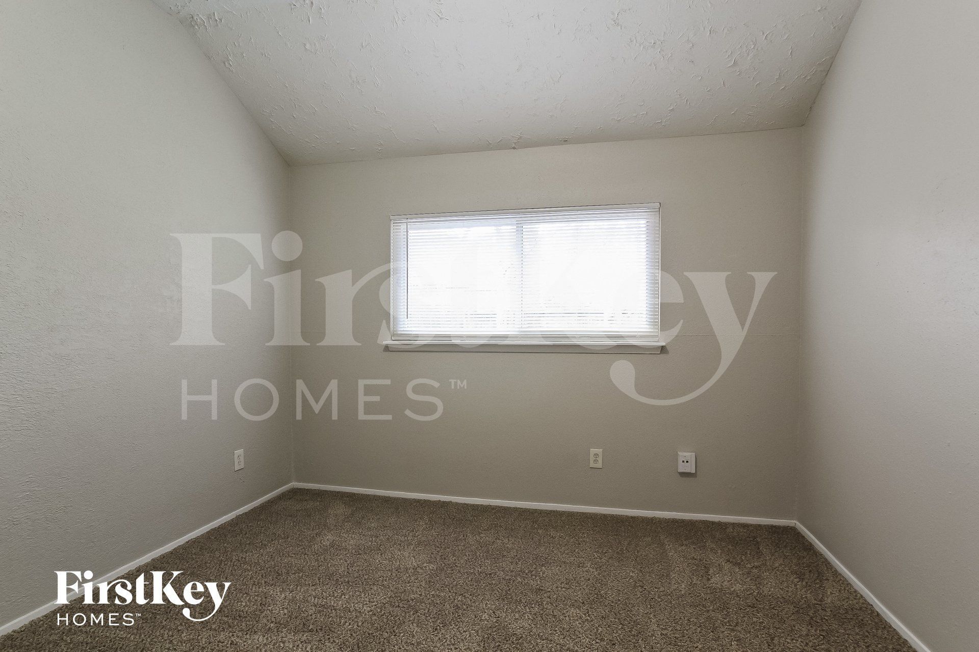 Building Photo - 22219 Diane Dr