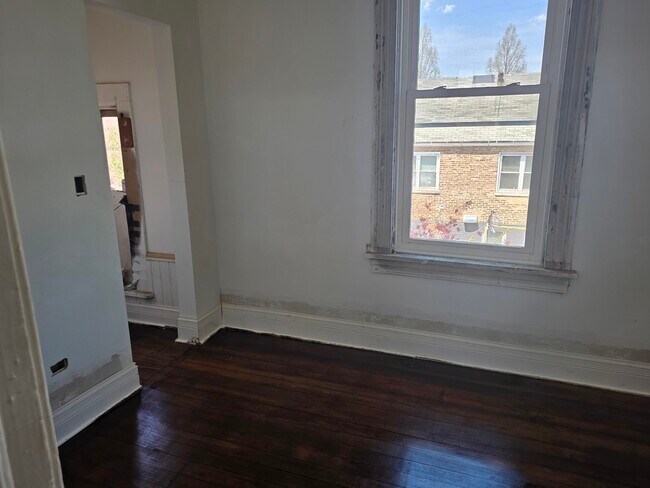 Building Photo - 3444 S Western Ave