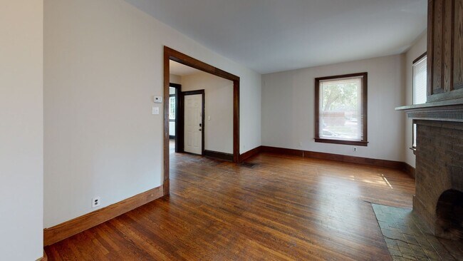 Building Photo - Affordable six bedroom house close to U of...