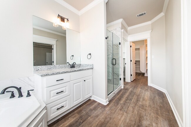 Building Photo - 17304 Hollow Pine Dr