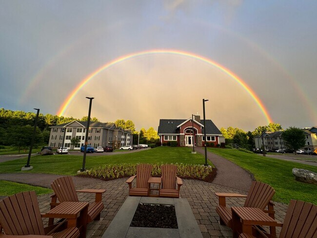 Building Photo - Spacious 2 Bedroom/ 2 Bathroom Apartment w...