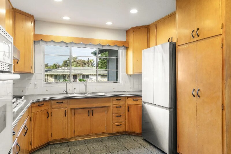 Building Photo - 5651 N Bryn Mawr St