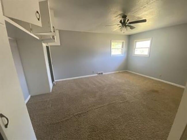 Building Photo - Large 5 bedroom 2 bath home in Derby