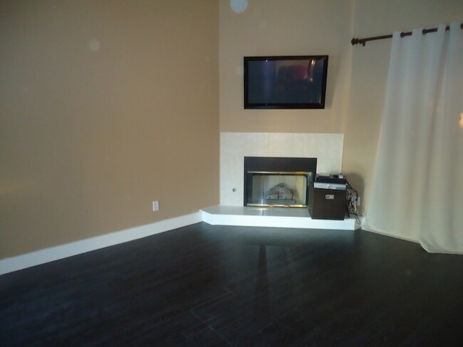 Building Photo - Spacious 2 Bedroom Condo in North Ontario