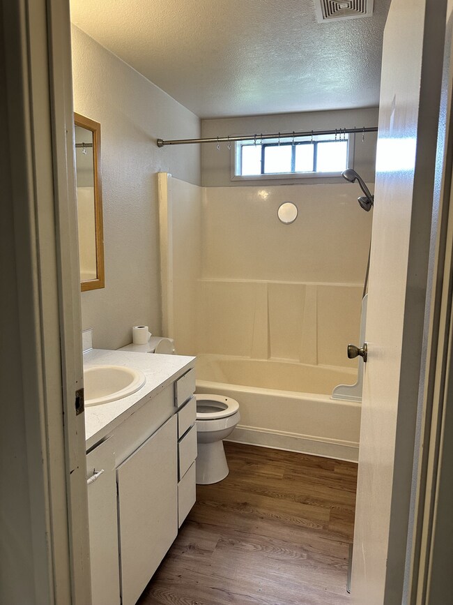 Building Photo - 309/311 Baker St Duplex