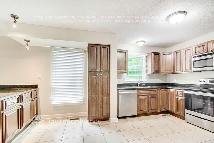 Building Photo - 2 Acorn Ct