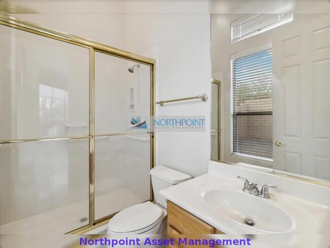 Building Photo - 4 bed, 3 bath in a Must-Have location