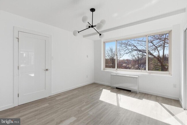 Building Photo - 4000 Tunlaw Rd NW