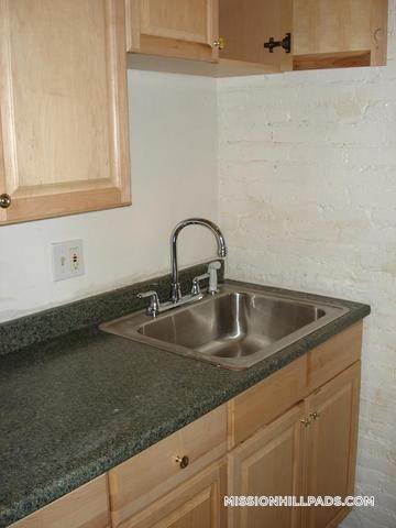 Building Photo - 886 Huntington Ave