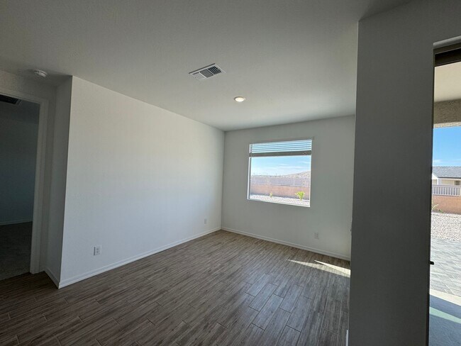 Building Photo - 3 bed 2.5 bath brand new home