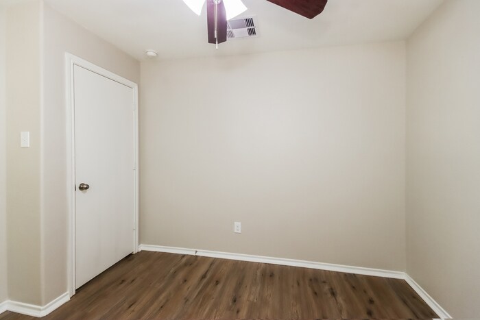 Building Photo - 805 Belvedere Dr