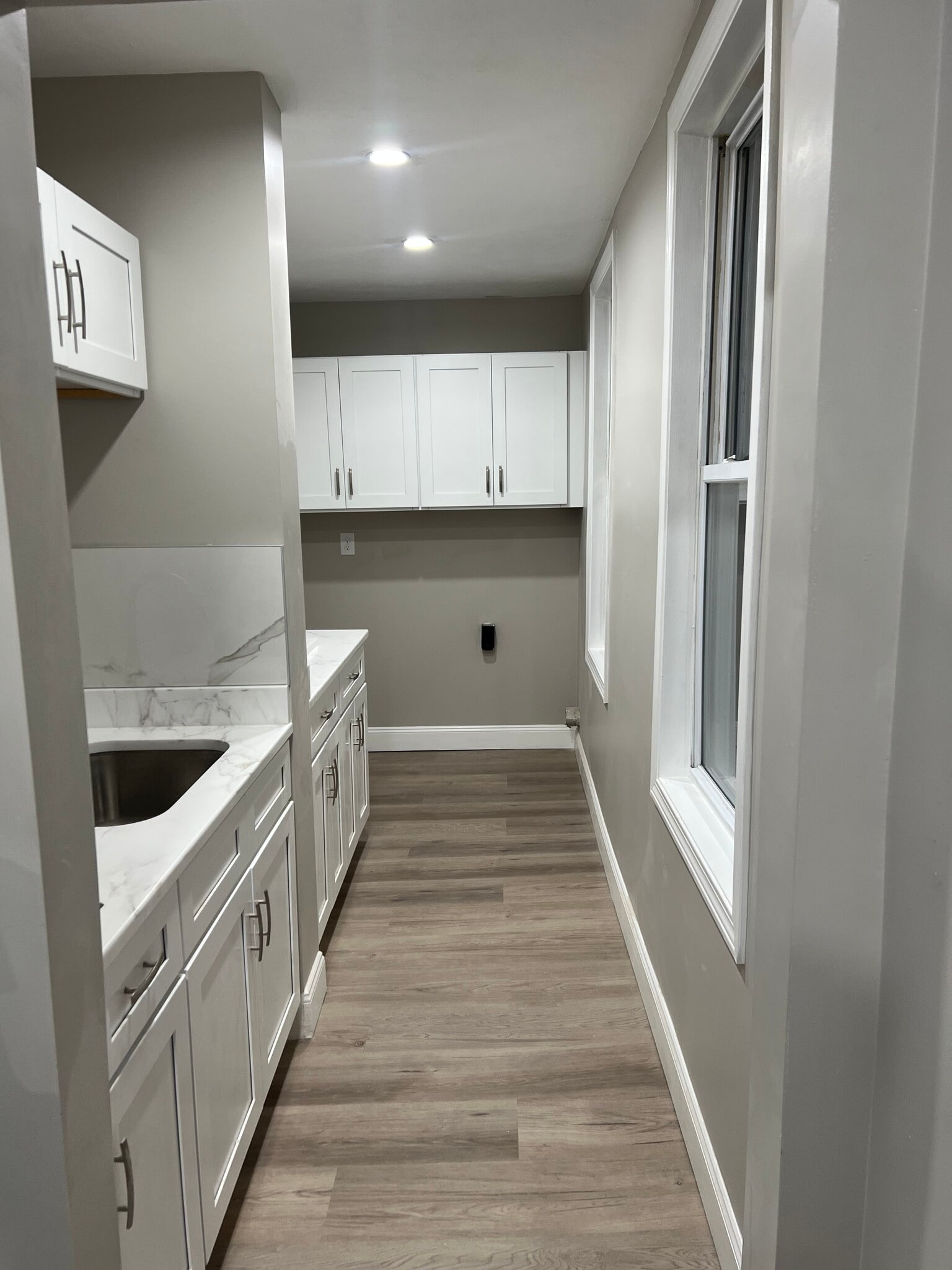 Washer & dryer hook up - 49 Waverly St