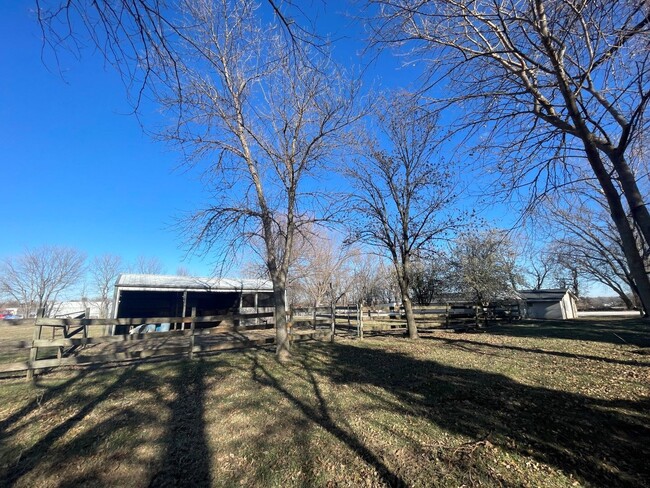 Building Photo - Acreage In Papillion!