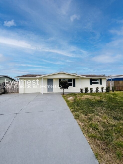 Building Photo - 3749 Beechwood Dr