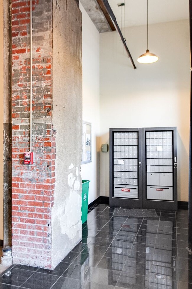 Building Photo - **Industrial Loft-Style 1BR Near UofL – Wa...