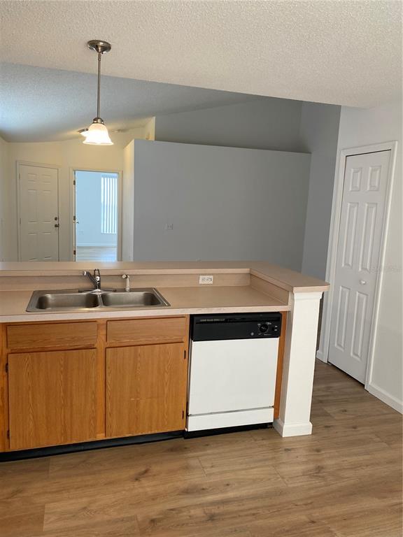 Building Photo - 705 Rollins Dr
