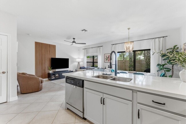 Building Photo - 4660 Silver Saw Ln