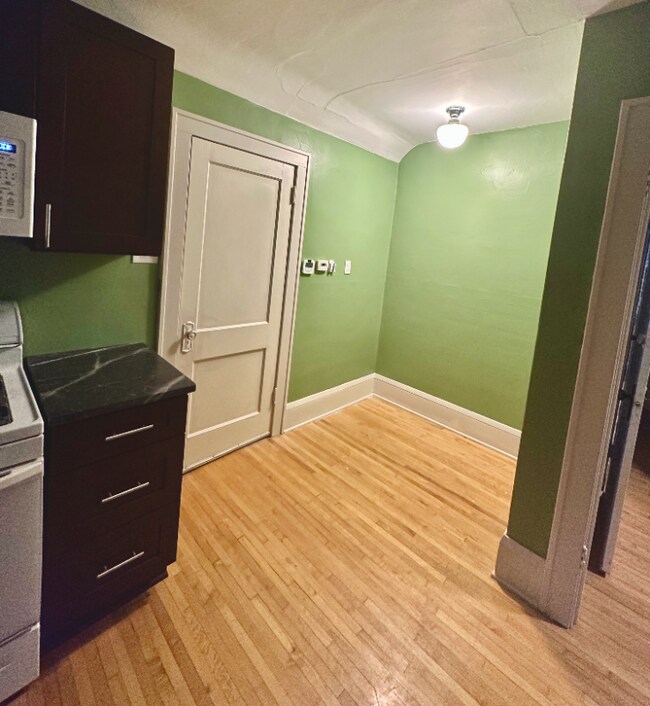 Building Photo - 931 Ashland Ave