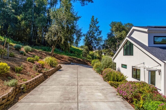 Building Photo - Beautifully Remodeled 4BR + Office Mill Valley Home — Furnished, Private 3/4-Acre Setting, Walk t...