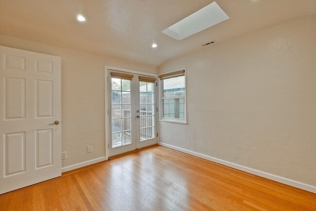 Building Photo - Wonderful 2 Beds, 2 Bath Home in Barron Park w/ Huge Private Yard
