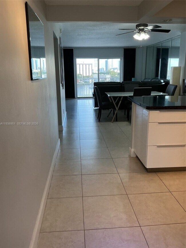 Building Photo - 400 Golden Isles Dr