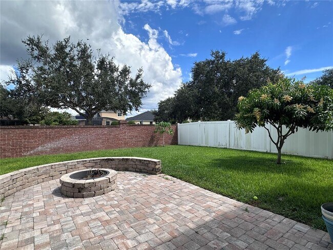 Building Photo - 902 Lost Grove Cir