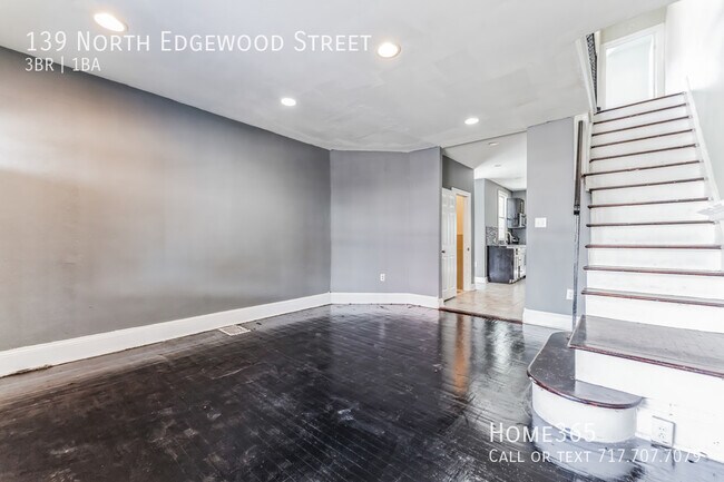 Building Photo - 3 Bedroom, 1.5 Bathroom Home Available Now!