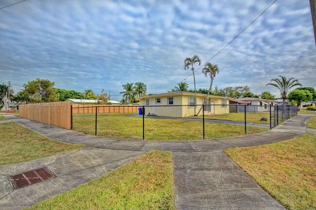 Building Photo - 3531 SW 36th St