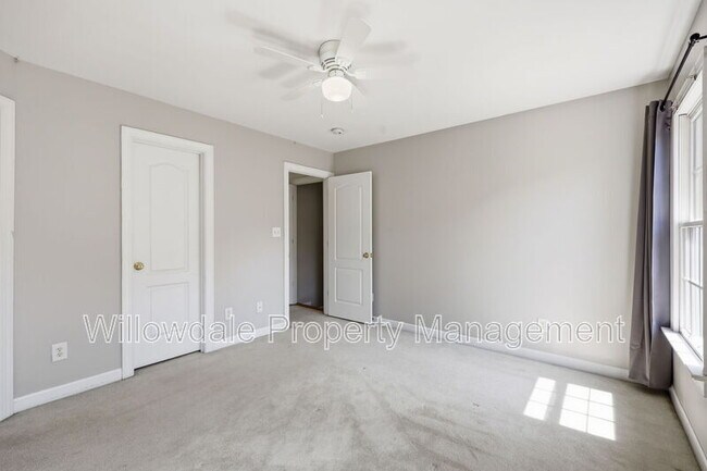 Building Photo - 223 Kinvara Ct