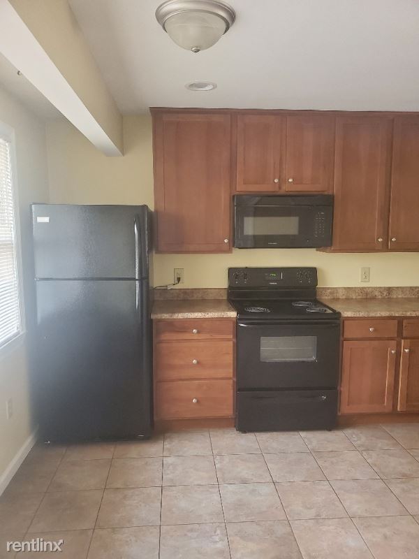 Building Photo - 2 br, 1.5 bath Townhome - 3334 Lynnwood Dr