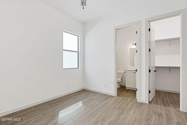 Building Photo - 962 Keenland Ave