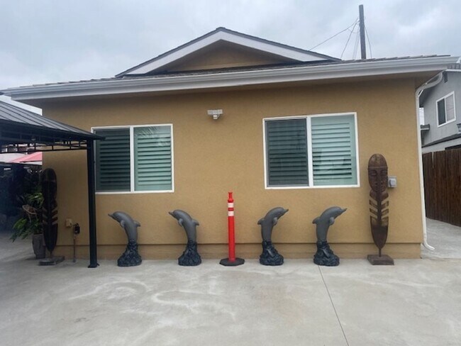 Building Photo - Beautifully Furnished 1 Bdrm 1 Bath House ...