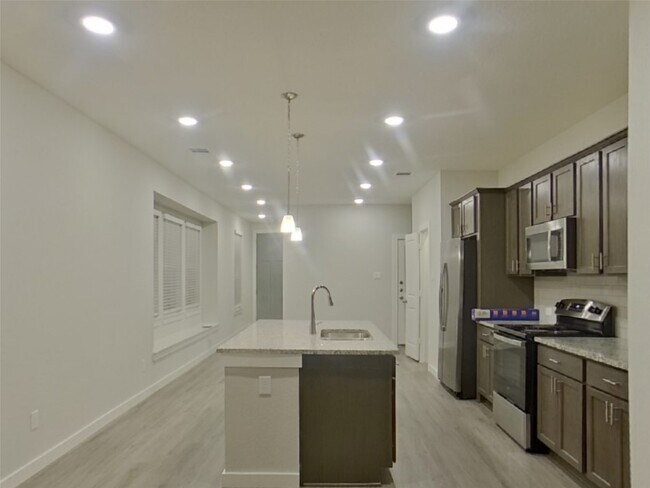 Building Photo - 23643 Gibson Frst Dr